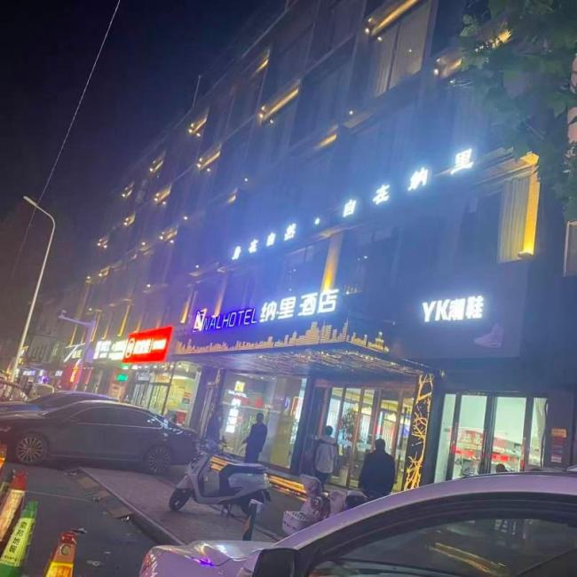 两女生为国考住酒店，半夜遭陌生男子闯入